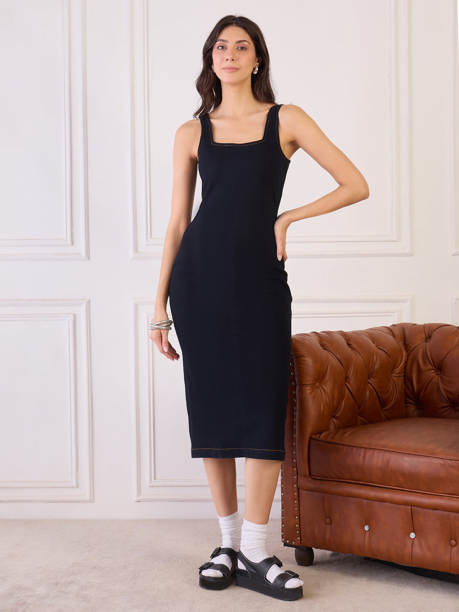 BLACK SQUARE NECK DRSS