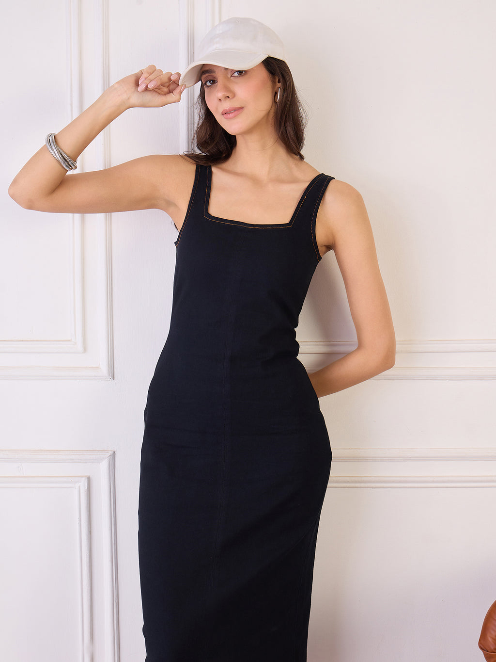 BLACK SQUARE NECK DRSS